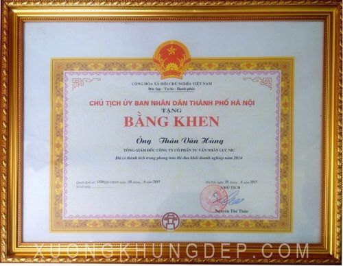 Khung giấy khen màu vàng đồng nổi bật