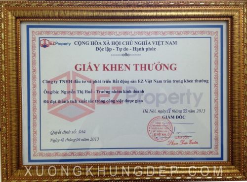 Khung giấy khen màu đồng hoa văn sang trọng