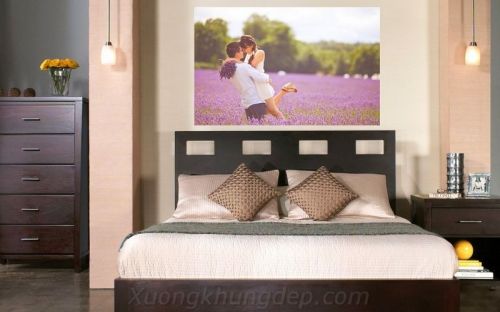Tranh In Canvas Đôi Tình Nhân Và Hoa tím